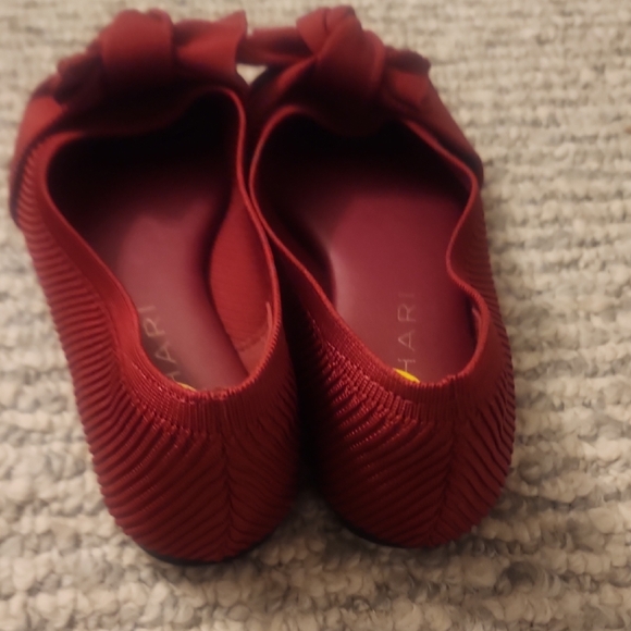 TAHARI Women's Monserrat Pointed Toe Knit Flats Size 6 - Picture 4 of 5